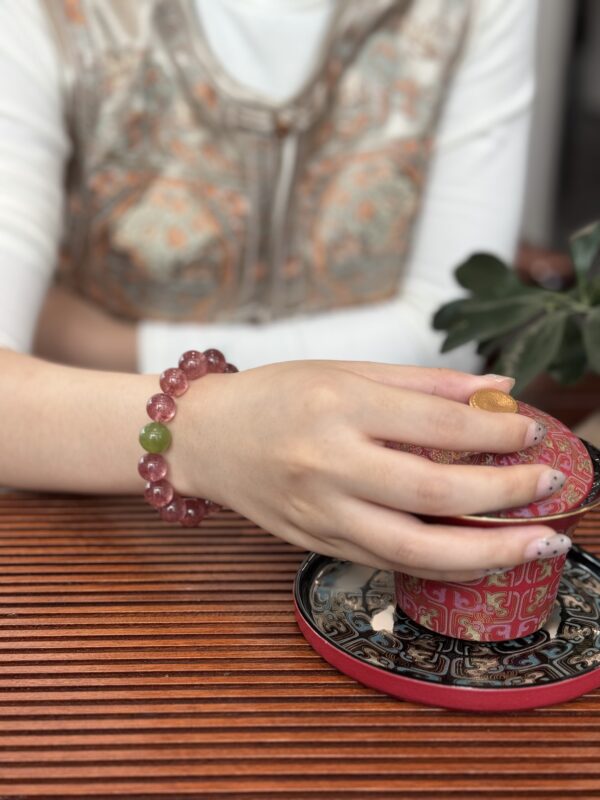 Handcrafted Strawberry Quartz Beaded Bracelet with Single Jade Stone Accent – Natural Crystal Bead Bracelet
