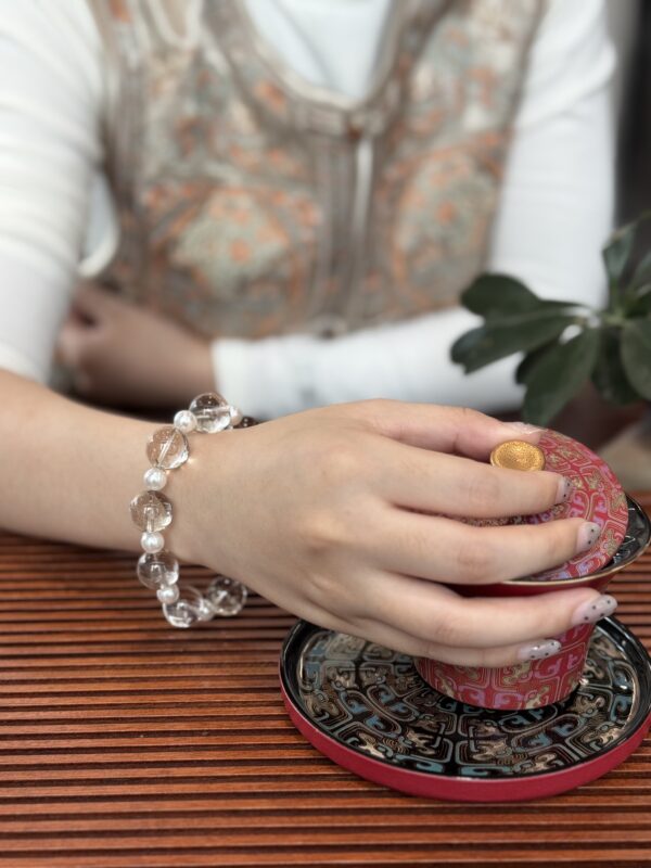 Smoky Quartz Healing Bracelet with Pearl Accents – Crystal Protection, Energy Cleansing & Grounding Jewelry