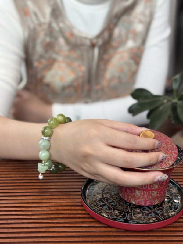 Green Gemstone Bracelet with Butterfly Charm – Symbol of Renewal, Healing & Inner Harmony