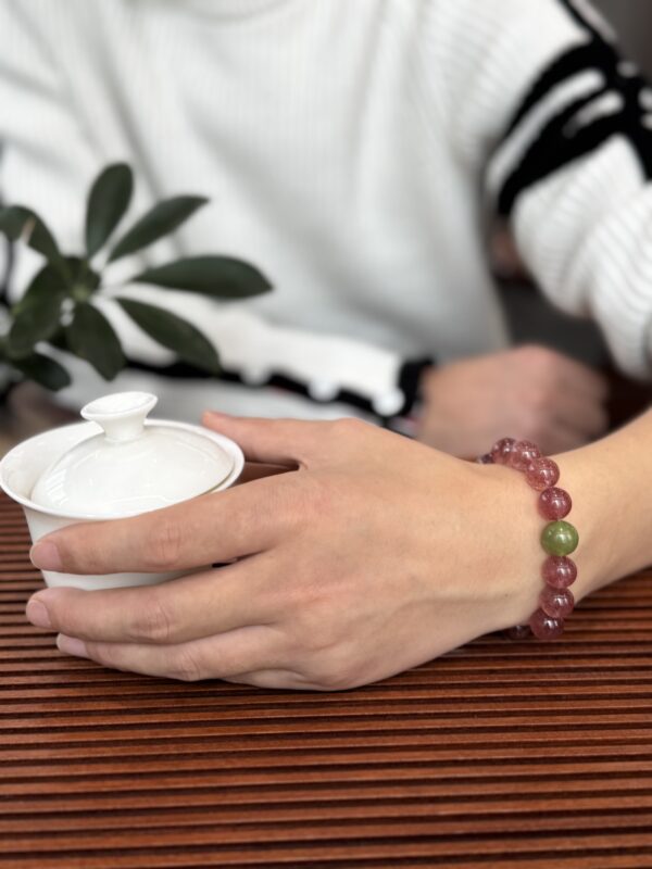 Handcrafted Strawberry Quartz Beaded Bracelet with Single Jade Stone Accent – Natural Crystal Bead Bracelet