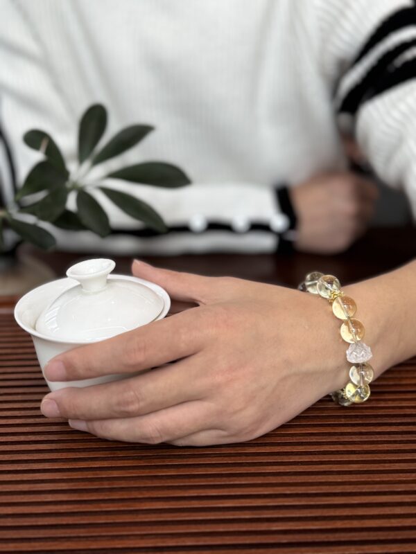 Elegance in Harmony: Yellow Crystal and Lotus Crystal Bracelet – Embrace the Power of Water Element"