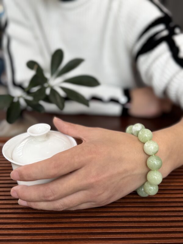 Natural Green Jade Beaded Bracelet – Balance, Harmony & Minimalist Jewelry
