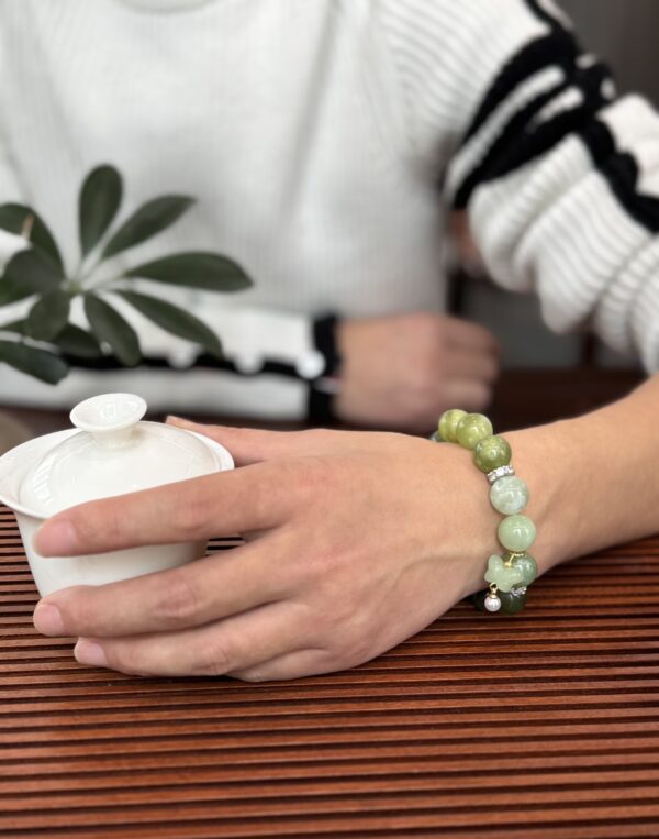 Green Gemstone Bracelet with Butterfly Charm – Symbol of Renewal, Healing & Inner Harmony