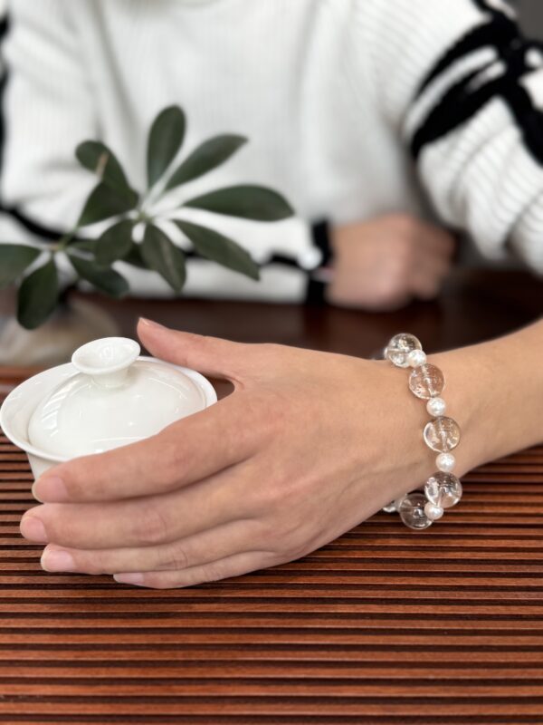 Smoky Quartz Healing Bracelet with Pearl Accents – Crystal Protection, Energy Cleansing & Grounding Jewelry