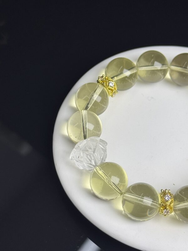 _cgi-bin_mmwebwx-bin_webwxgetmsgimg__&MsgID=169485874435083313&skey=@crypt_9fab49d6_311dc6fd0942d173fcf55c0c4087eddd&mmweb_appid=wx_webfilehelper Elegance in Harmony: Yellow Crystal and Lotus Crystal Bracelet – Embrace the Power of Water Element"