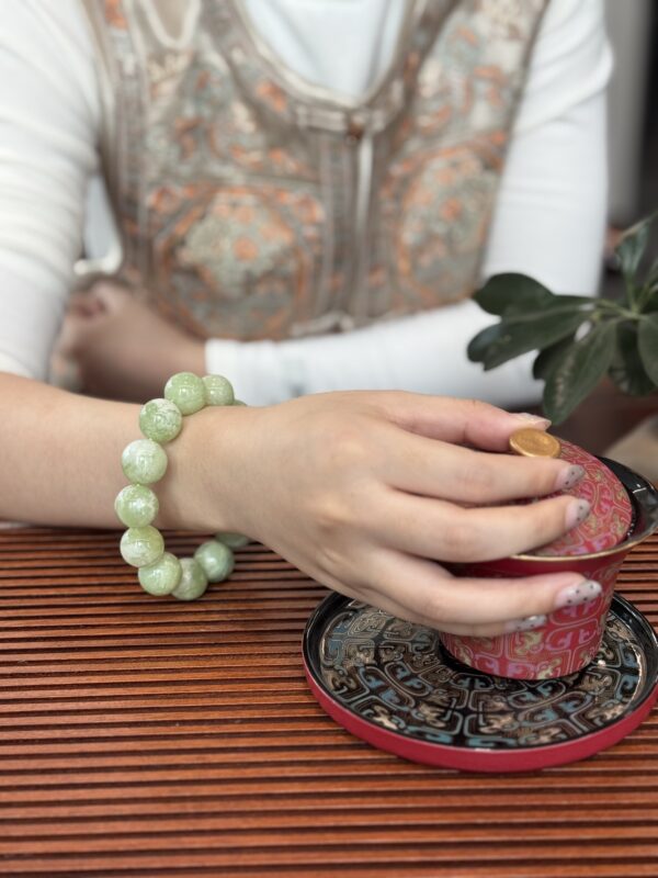 Natural Green Jade Beaded Bracelet – Balance, Harmony & Minimalist Jewelry
