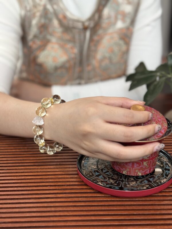 Elegance in Harmony: Yellow Crystal and Lotus Crystal Bracelet – Embrace the Power of Water Element"