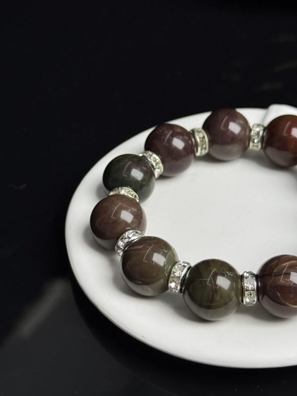 Handcrafted Multi-Tone Xiuyu Jade Bracelet â Healing Crystal Jewelry with Silver Accents for Luck & Well-Being