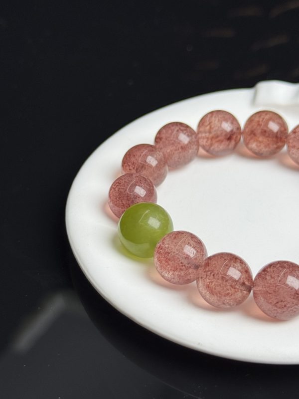 Handcrafted Strawberry Quartz Beaded Bracelet with Single Jade Stone Accent â Natural Crystal Bead Bracelet