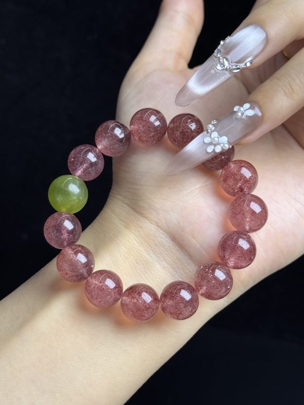 Handcrafted Strawberry Quartz Beaded Bracelet with Single Jade Stone Accent â Natural Crystal Bead Bracelet