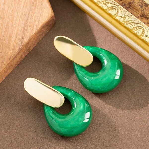 Emerald Twist Irregular Resin Drop Earrings – Alloy Frame
