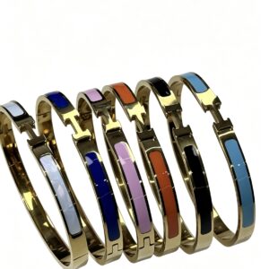 Elegant Enamel H Bracelet – 18K Gold Plated Stainless Steel Bangle