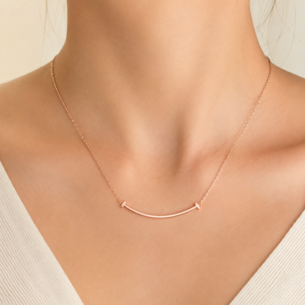 Minimal Curved Bar Pendant Gold Necklace