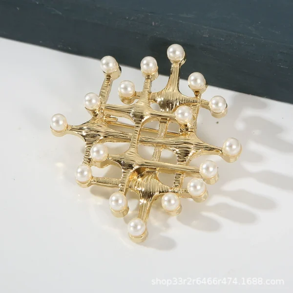 O1CN01JYnF9b1Flrpmc6Vox_!!2211533370528-0-cib.jpg_ Minimalist Cross Pearl Alloy Brooch