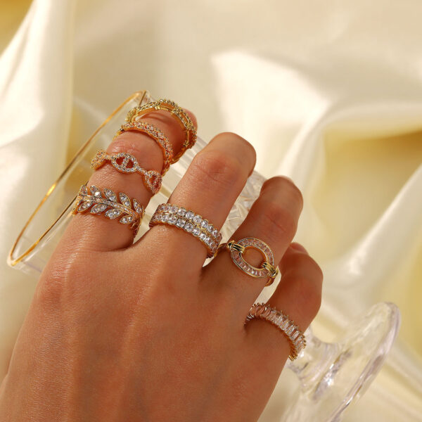 O1CN01VDhDSk1VWmfuYx90g_!!2212948222661-0-cib Luxury Brass Cubic Zirconia Ring ✨
