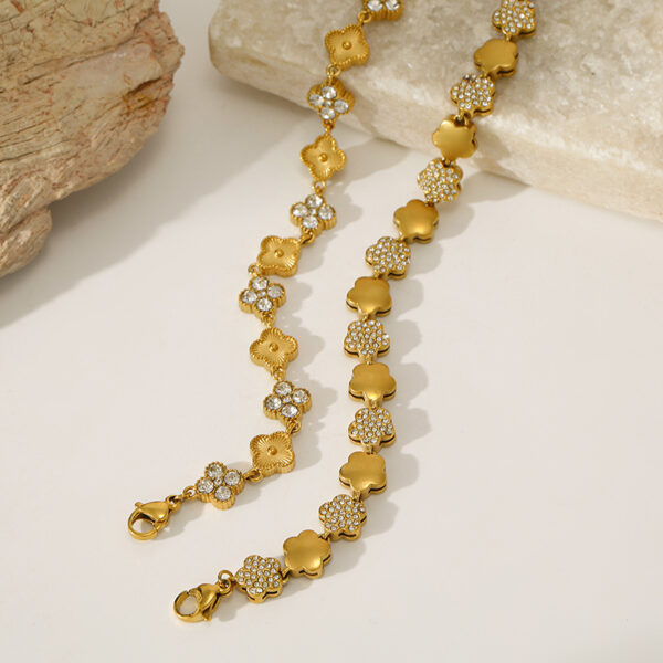 O1CN01vDyyuk2D0aJfwn2U2_!!2213350918547-0-cib Golden Fleur Clover Bracelet