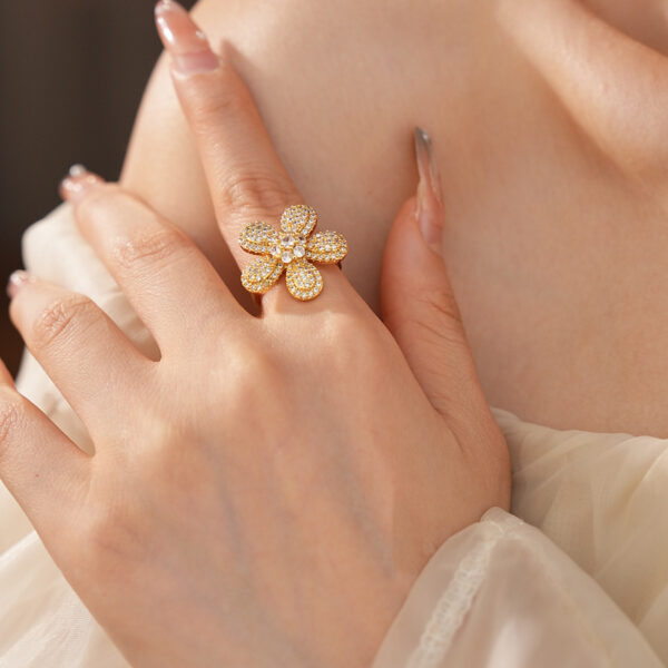 O1CN01KkOEwZ1b3pekAYnqk_!!2208645423410-0-cib Zircon Flower Open Ring for Women, Vintage Luxury Statement Ring, Adjustable Fashion Jewelry