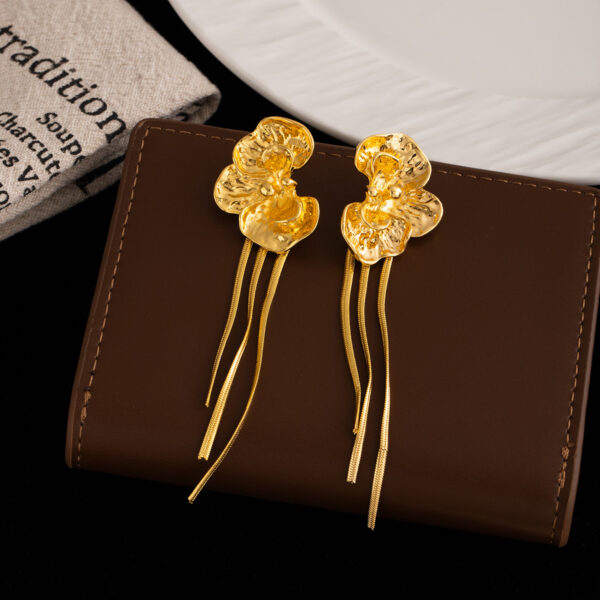 O1CN01KzaMwc1onFvlVmpUO_!!2059265269-0-cib Vintage Flower Tassel Earrings for Women, Elegant Long Drop Stud Earrings with Irregular Pleated Design