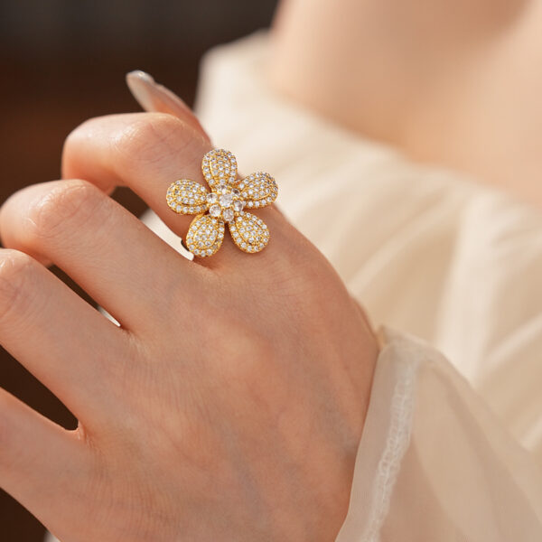O1CN01X7XSHu1b3pejpCFLi_!!2208645423410-0-cib Zircon Flower Open Ring for Women, Vintage Luxury Statement Ring, Adjustable Fashion Jewelry