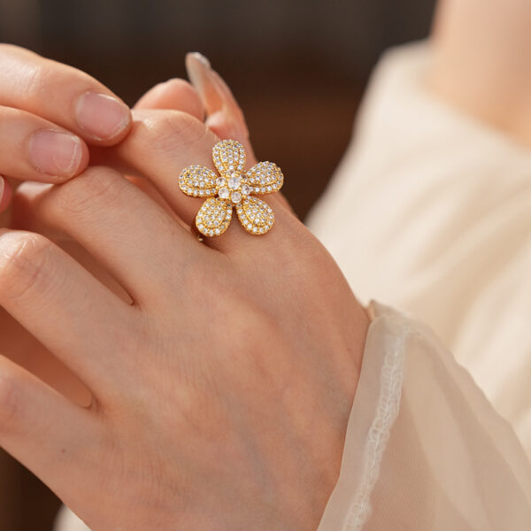 O1CN01jxyC6S1b3pejpDFju_!!2208645423410-0-cib Zircon Flower Open Ring for Women, Vintage Luxury Statement Ring, Adjustable Fashion Jewelry