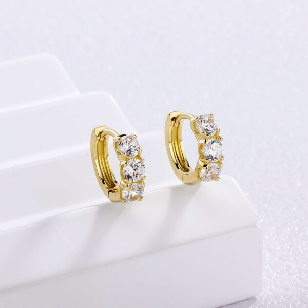 O1CN01vpramN1ccTFwvKCJL_!!2536413621-0-cib Women’s Zircon Hoop Earrings, Copper Round Huggie Earrings, Unique Minimalist Fashion Jewelry, Elegant Luxury Earrings
