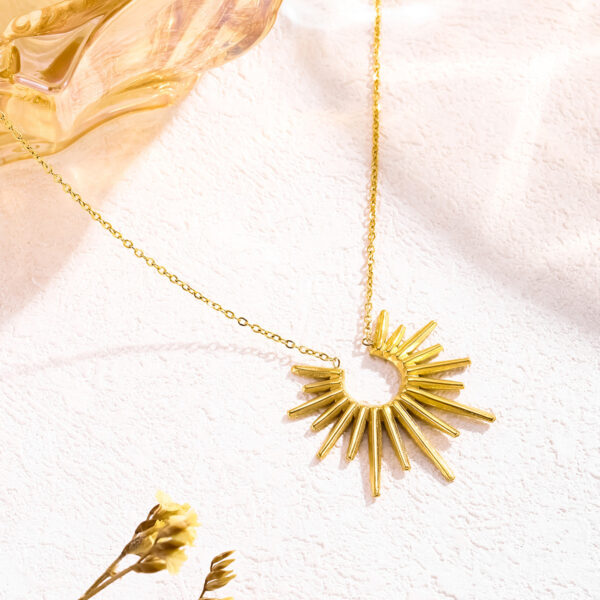 O1CN01xcPRUq1Ka25SW7FPc_!!2221064521179-0-cib Minimalist Sun Pendant Necklace for Women, Premium Titanium Steel Necklace, Elegant Cool Style Jewelry